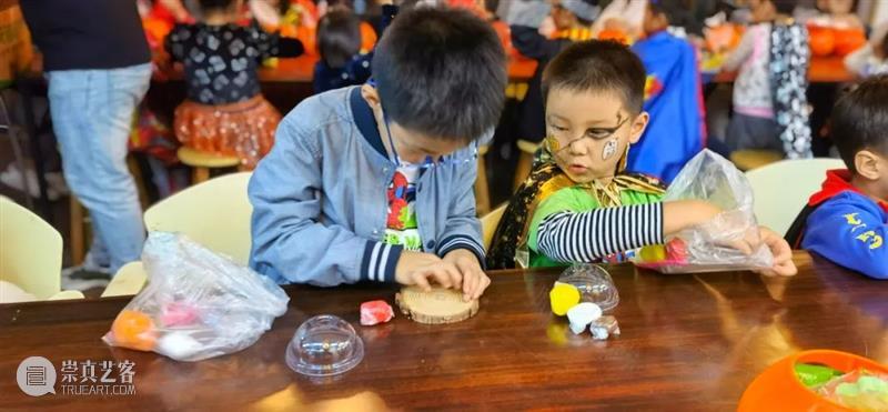 Trick or Treat 黎岸创艺之万圣节精彩回顾 美博艺术中心 万圣节 黎岸 小孩 鬼怪 逐家 糖果 群众 之中 人类 Halloween 崇真艺客
